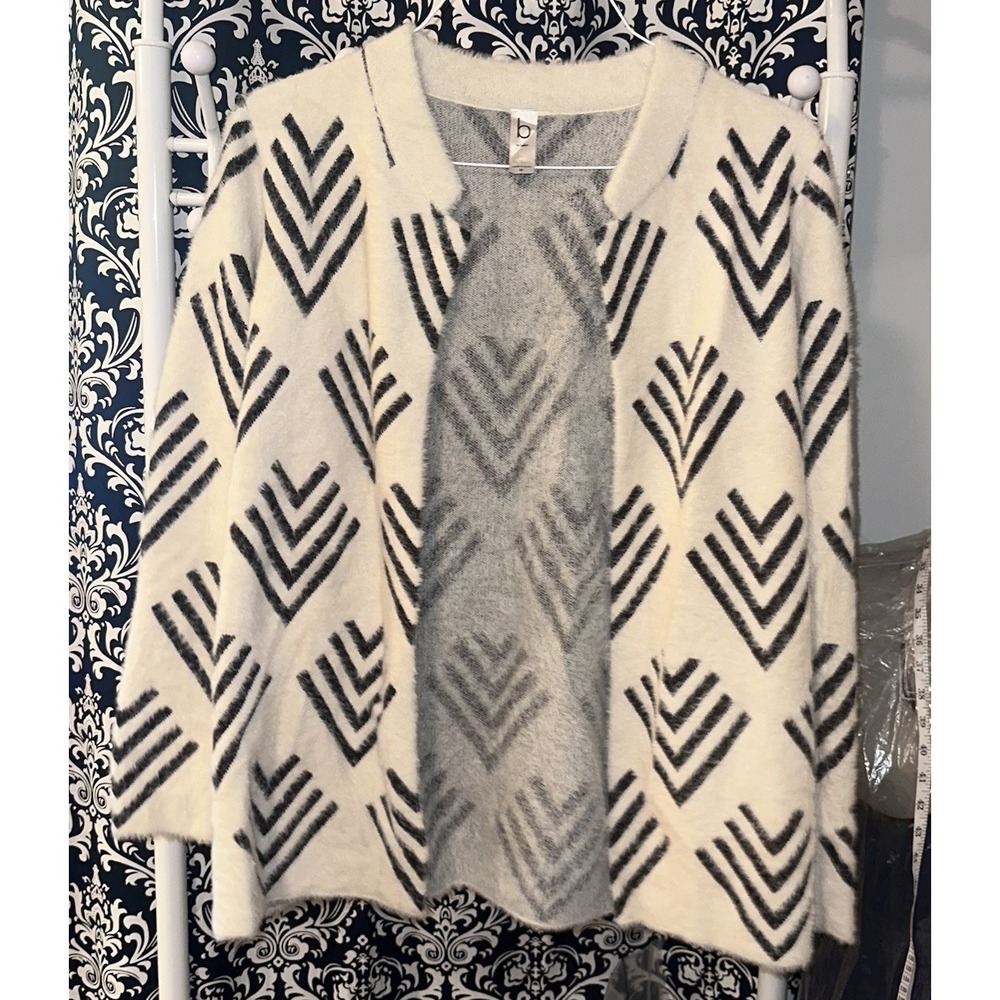 Belldini Women's Open Front‎ Abstract Drapey Cardigan Sweater Medium